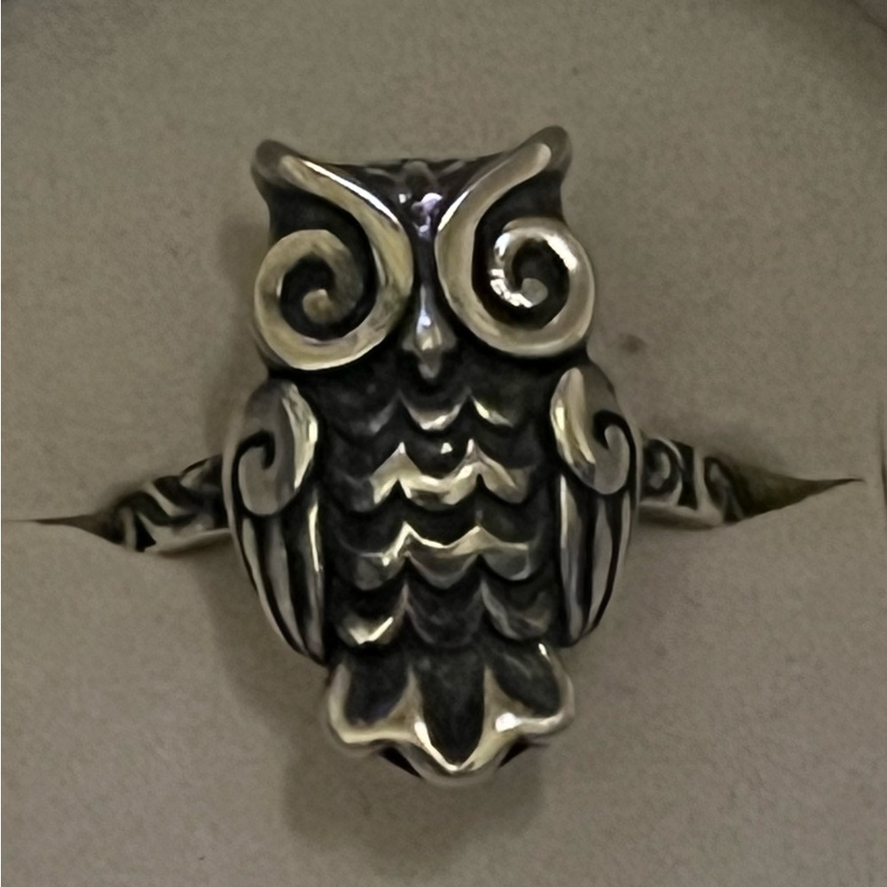 Retired vintage james avery owl ring